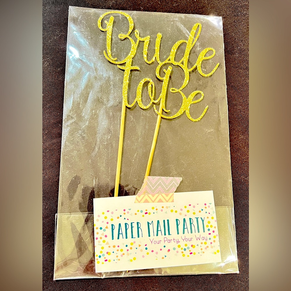 NWT Bachelorette Sash and “Bride to Be” Decorative Topper ✨🎂🧁💫💗